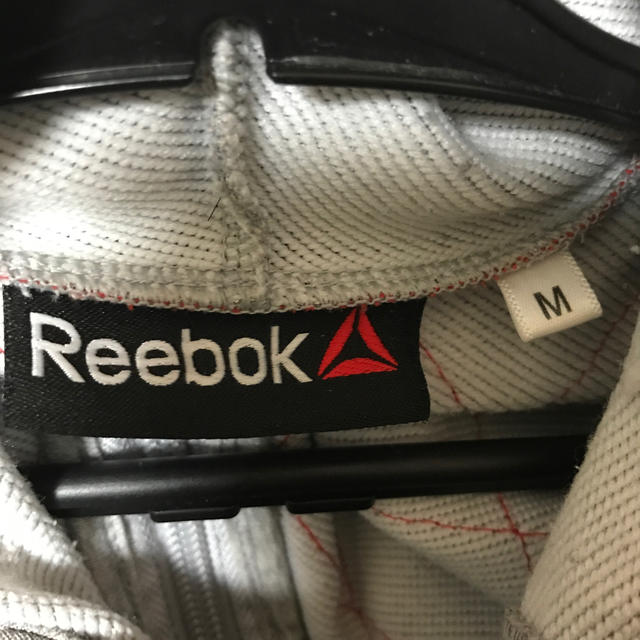 Reebok(リーボック)のReebok  グレーレッド　ジャージ上　大幅値下げ メンズのトップス(ジャージ)の商品写真