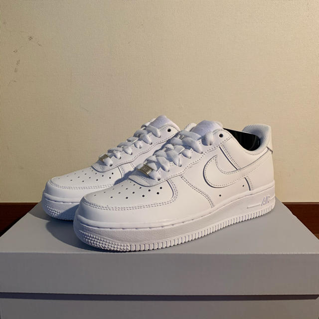 NIKE(ナイキ)の無言購入歓迎 NIKE AIR FORCE 1 ‘07 White 24cm レディースの靴/シューズ(スニーカー)の商品写真