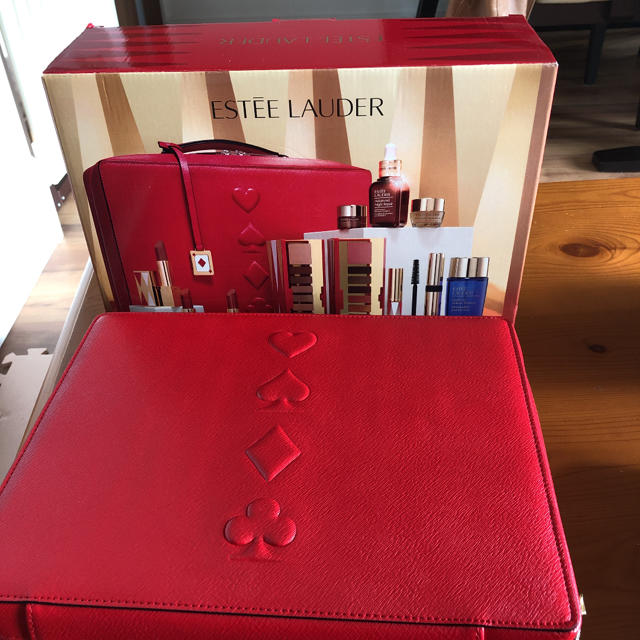 Estee Lauder(エスティローダー)のエスティーローダー　クリスマスコフレ コスメ/美容のベースメイク/化粧品(その他)の商品写真