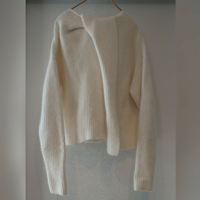 CLANE クラネ BACK CROSS KNIT TOPSです。