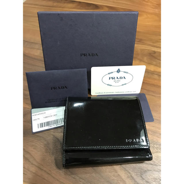 PRADA  三つ折り財布