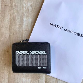 マークジェイコブス(MARC JACOBS)のマークジェイコブス ブラック ロゴプリント 折りたたみ財布 ミニ財布 新品未使用(財布)