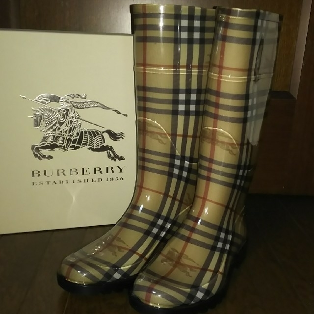 BURBERRY(バーバリー)の2児のmama さま専用 バーバリー レイ 未使用✨ 38(24～24.5) レディースの靴/シューズ(レインブーツ/長靴)の商品写真