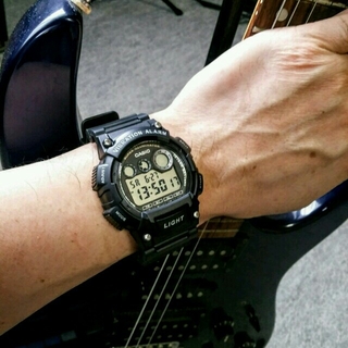 美品【CASIO/G-SHOCK】デジタルQZ メンズ腕時計 GD-120NJF