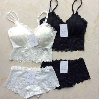 新品ブラトップ&ヒップハングショーツセット　ブラック／ホワイト (ブラ&ショーツセット)