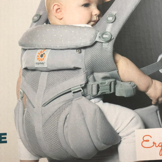 Ergobaby(エルゴベビー)のエルゴ オムニ 360 クールエア メッシュ ピンクドット キッズ/ベビー/マタニティの外出/移動用品(抱っこひも/おんぶひも)の商品写真