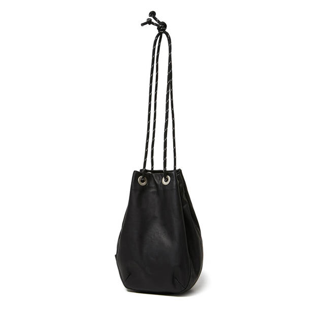 nonnative(ノンネイティブ)のhobo LEATHER DRAWSTRING nonnative バッグ メンズのバッグ(ショルダーバッグ)の商品写真