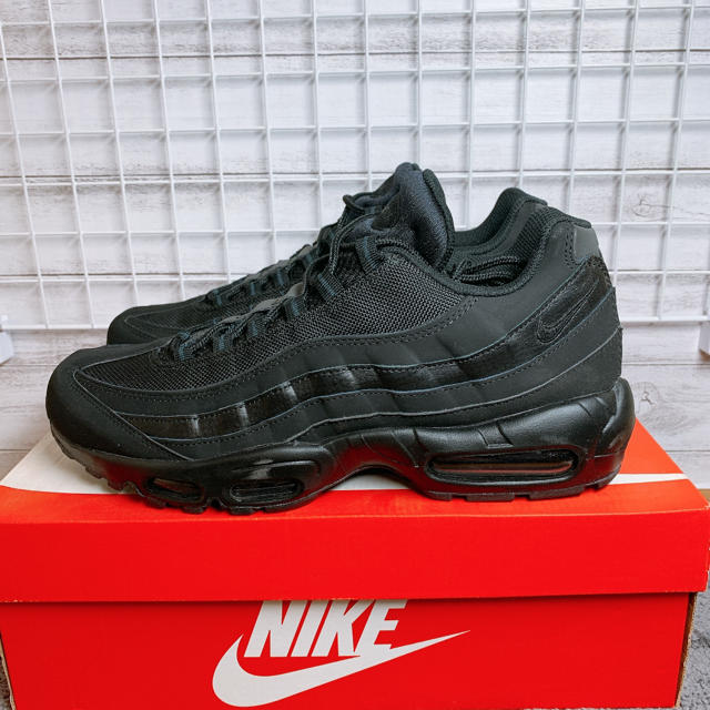 NIKE - 【新品】NIKE AIR MAX95 エアマックス95 トリプル NIKE - 【新品】NIKE AIR MAX95 エアマックス95 トリプル