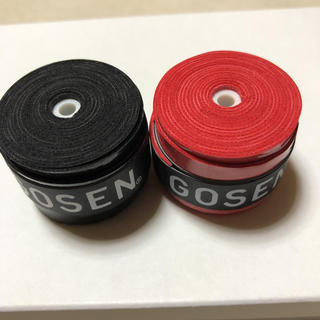 ゴーセン(GOSEN)のGOSENグリップテープ  2個 黒と赤(バドミントン)