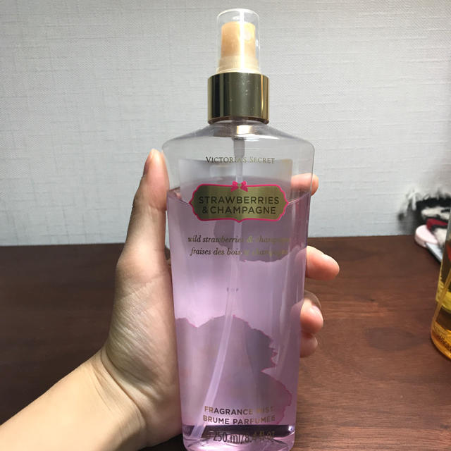 Victoria's Secret(ヴィクトリアズシークレット)のVictoria’s Secret  ボディミスト2本セット コスメ/美容の香水(香水(女性用))の商品写真