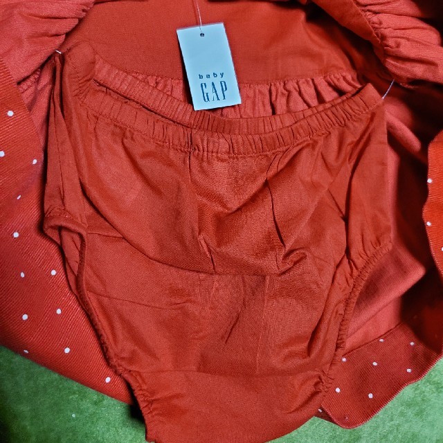 babyGAP(ベビーギャップ)の週末値下げ！baby GAP ワンピース90 キッズ/ベビー/マタニティのベビー服(~85cm)(ワンピース)の商品写真