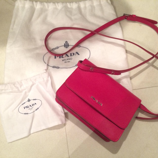 PRADA(プラダ)のプラダ ミニカバン チェーンウォレット レディースのバッグ(ショルダーバッグ)の商品写真