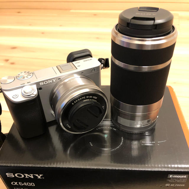 SONY(ソニー)のSONY α6400 ダブルズームキット スマホ/家電/カメラのカメラ(ミラーレス一眼)の商品写真