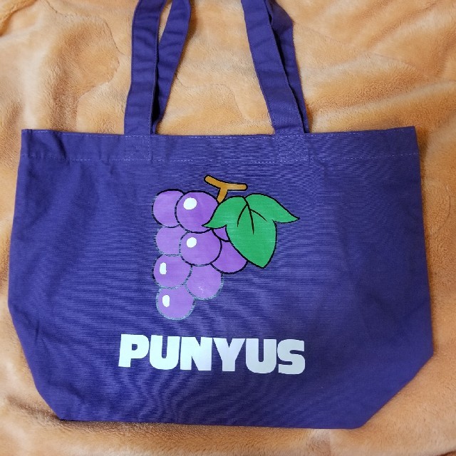 PUNYUS(プニュズ)のプニュズ　トートバッグ　ブドウ レディースのバッグ(トートバッグ)の商品写真