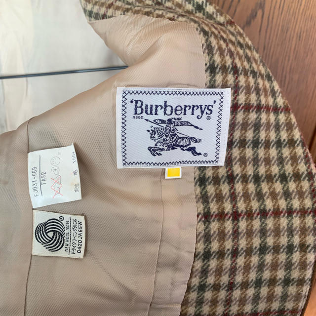 BURBERRY(バーバリー)の限定値下げ！バーバリーのチェック柄テーラードジャケット レディースのジャケット/アウター(テーラードジャケット)の商品写真