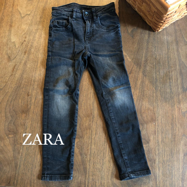 ZARA KIDS(ザラキッズ)のZARA boys ブラックデニム　116cm キッズ/ベビー/マタニティのキッズ服男の子用(90cm~)(パンツ/スパッツ)の商品写真