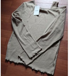 ダブルクローゼット(w closet)のwcloset デザイントップス ベージュ(カットソー(長袖/七分))