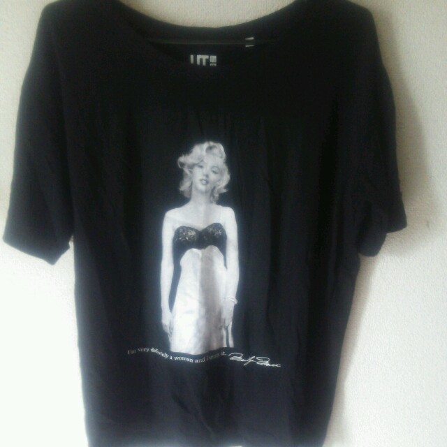 UNIQLO(ユニクロ)のマリリン・モンロー黒Tシャツ☆新品☆ レディースのトップス(Tシャツ(半袖/袖なし))の商品写真