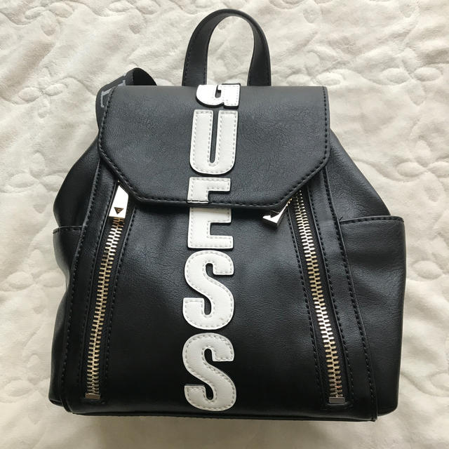 ミニリュック　GUESS  黒　レザー