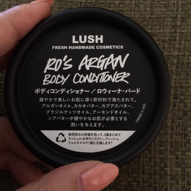 LUSH(ラッシュ)のLUSHロウィーナバード コスメ/美容のボディケア(ボディスクラブ)の商品写真