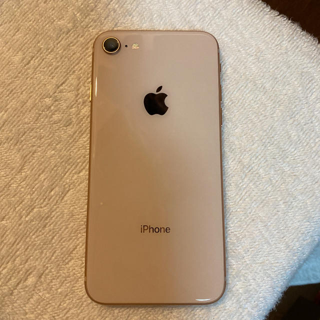 iPhone(アイフォーン)のiPhone 8 Gold 64 GB SIMフリー ☆状態良好 スマホ/家電/カメラのスマートフォン/携帯電話(スマートフォン本体)の商品写真