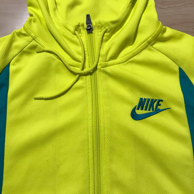 NIKE(ナイキ)のナイキ　薄生地　パーカー　ジャージ　レディース　M レディースのトップス(パーカー)の商品写真