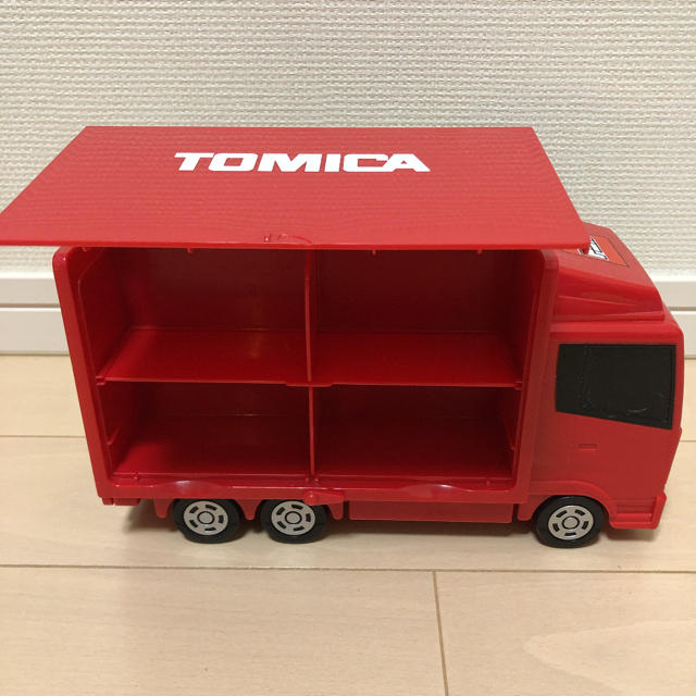 Takara Tomy(タカラトミー)のトミカ トラック 収納 エンタメ/ホビーのおもちゃ/ぬいぐるみ(ミニカー)の商品写真