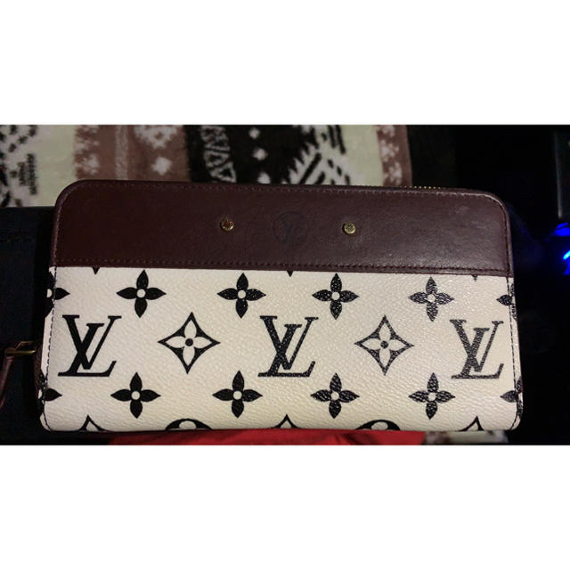 LOUIS VUITTON(ルイヴィトン)のVUITTON長財布 レディースのファッション小物(財布)の商品写真