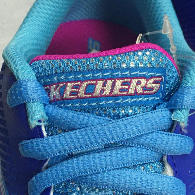 SKECHERS(スケッチャーズ)の新品 スケッチャーズ 20.0cm スニーカー トレーニング 女子用 キッズ/ベビー/マタニティのキッズ靴/シューズ(15cm~)(スニーカー)の商品写真