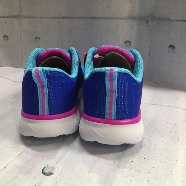 SKECHERS(スケッチャーズ)の新品 スケッチャーズ 20.0cm スニーカー トレーニング 女子用 キッズ/ベビー/マタニティのキッズ靴/シューズ(15cm~)(スニーカー)の商品写真