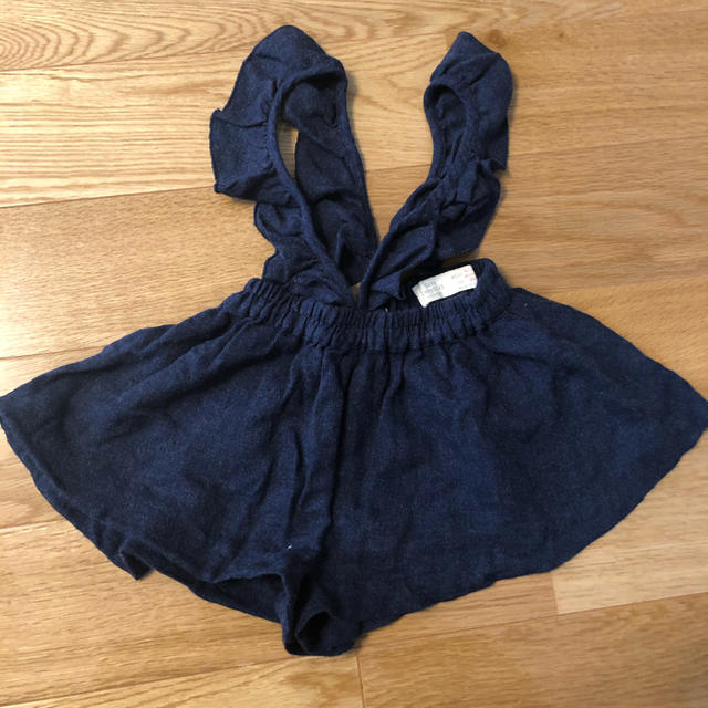 ZARA(ザラ)のzara baby フリルサスペンダー付きバミューダ キッズ/ベビー/マタニティのベビー服(~85cm)(スカート)の商品写真