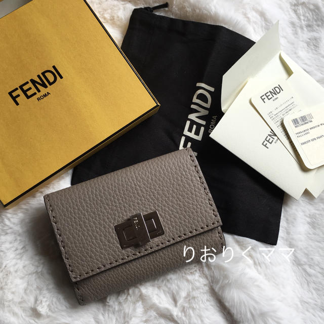 美品 フェンディ ピーカブー セレリア ミディアム ウォレット