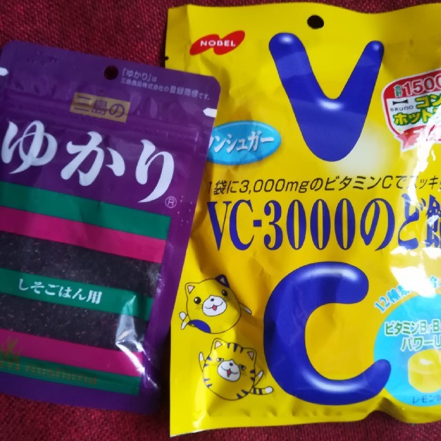 UHA味覚糖(ユーハミカクトウ)の新品未開封　ゆかりふりかけ、のど飴 食品/飲料/酒の食品(菓子/デザート)の商品写真