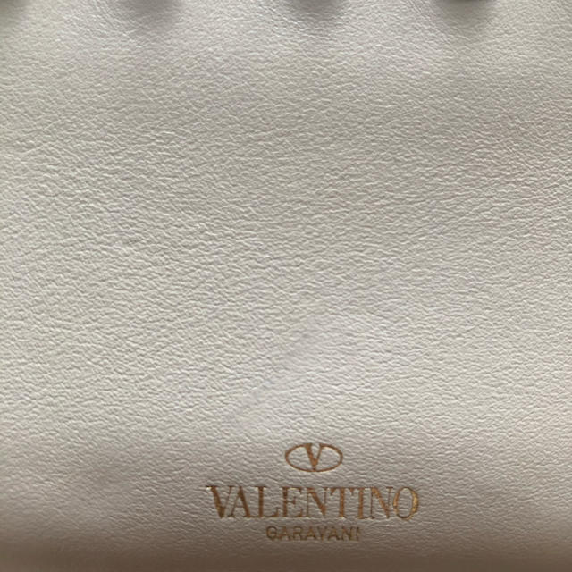 VALENTINO スタッズコインケースの通販 by ベル｜ヴァレンティノならラクマ - VALENTINO 国内全数検品