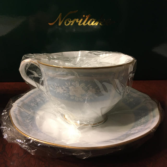 Noritake(ノリタケ)のNoritake レースウッドゴールド　ティー・コーヒー碗皿ペアセット インテリア/住まい/日用品のキッチン/食器(グラス/カップ)の商品写真