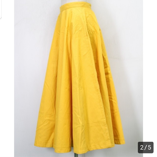 moussy(マウジー)のMOUSSY　フレアロングスカート　イエロー レディースのスカート(ロングスカート)の商品写真