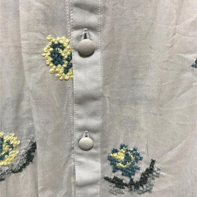 nesessaire 花柄 刺繍 ブラウス レディースのトップス(シャツ/ブラウス(長袖/七分))の商品写真