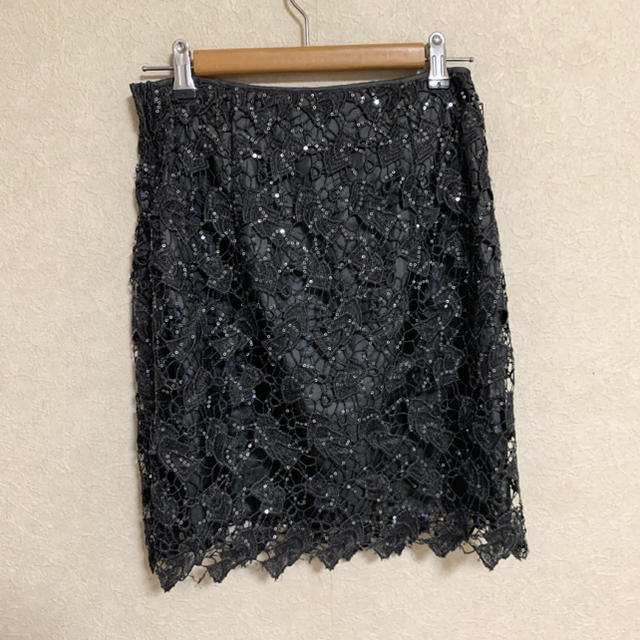 H&M(エイチアンドエム)の新品未使用　H&M ビーズ刺繍スカート レディースのスカート(ミニスカート)の商品写真