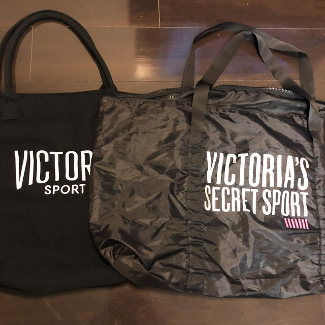 Victoria's Secret(ヴィクトリアズシークレット)のヴィクトリアシークレットヴィクトリアスポーツトートバッグバニティポーチ4点セット レディースのバッグ(トートバッグ)の商品写真