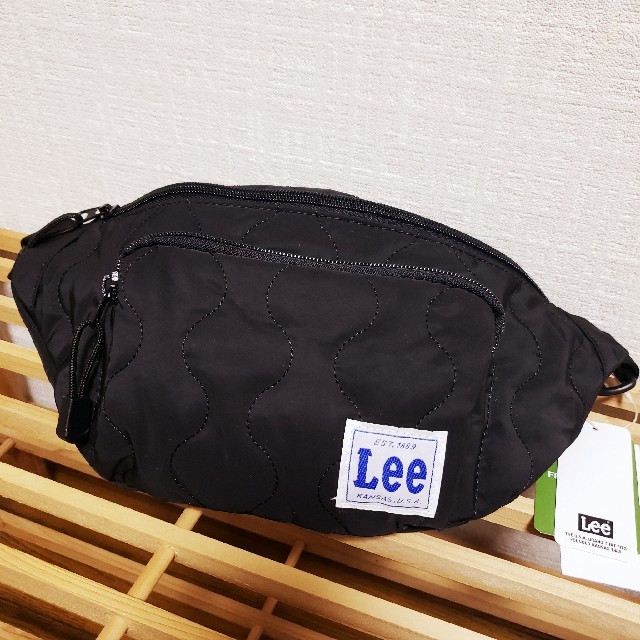 Lee(リー)の【新品】Lee ウエストポーチ キルティング ボディバッグ ブラック レディースのバッグ(ボディバッグ/ウエストポーチ)の商品写真