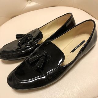 ザラ(ZARA)のザラ　レディース　エナメル ローファー 黒　靴25.5cm(ハイヒール/パンプス)