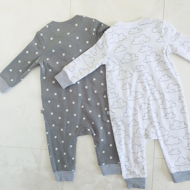 babyGAP(ベビーギャップ)の新品・size 70♔カバーオール 星柄＆雲柄 2枚set♔baby gap キッズ/ベビー/マタニティのベビー服(~85cm)(カバーオール)の商品写真