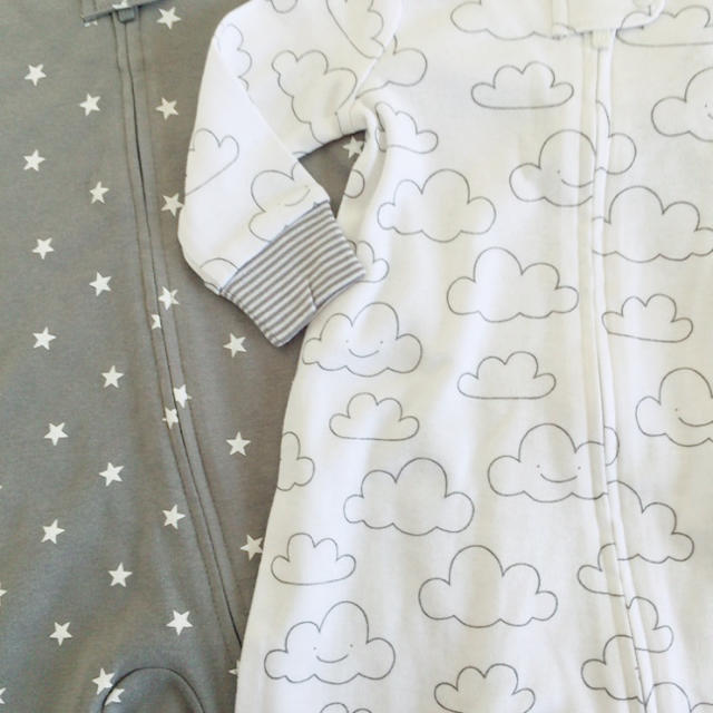 babyGAP(ベビーギャップ)の新品・size 70♔カバーオール 星柄＆雲柄 2枚set♔baby gap キッズ/ベビー/マタニティのベビー服(~85cm)(カバーオール)の商品写真