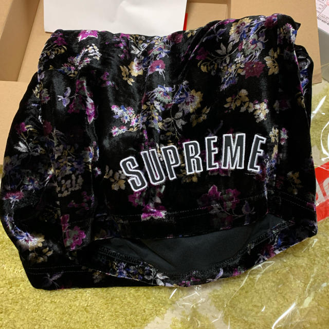 L】Supreme Floral Velour Short | aluminiopotiguar.com.br