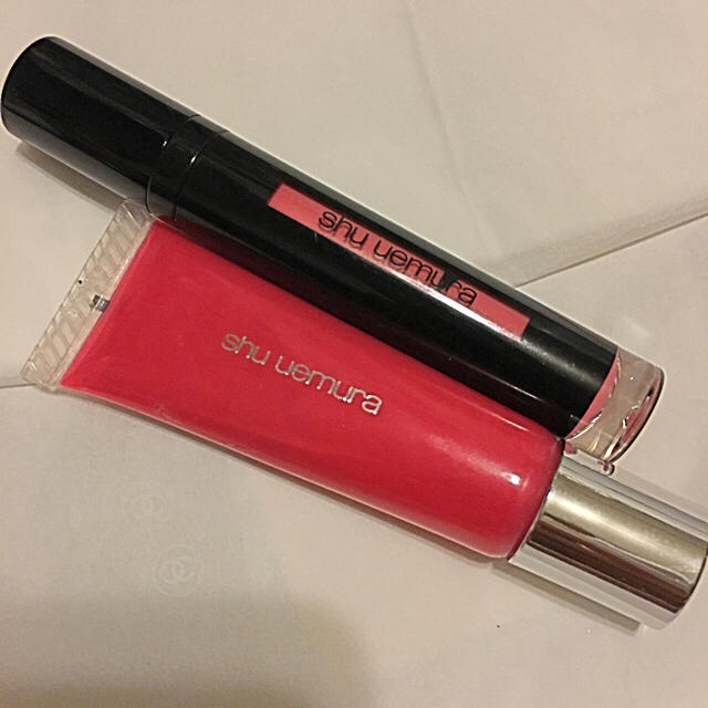 shu uemura(シュウウエムラ)のshu uemura グロスセット コスメ/美容のベースメイク/化粧品(リップグロス)の商品写真