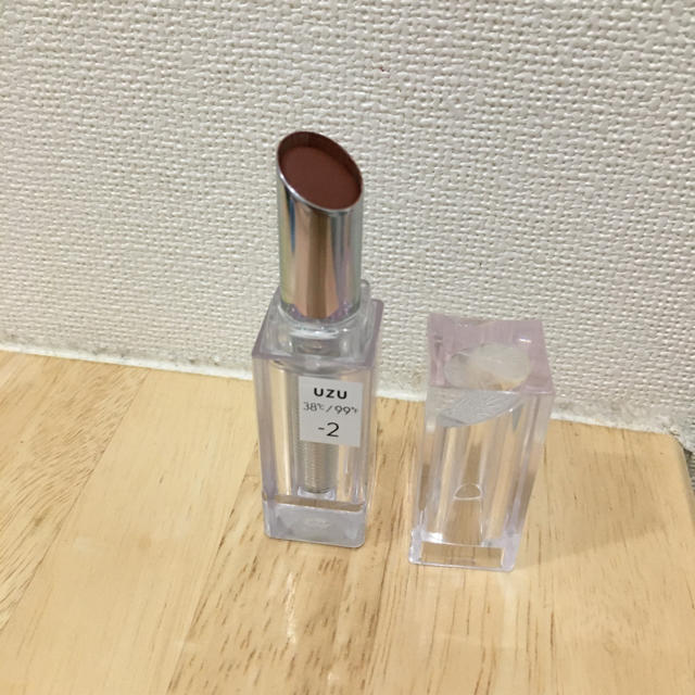 Cosme Kitchen(コスメキッチン)のuzu リップスティック　2 コスメ/美容のベースメイク/化粧品(口紅)の商品写真