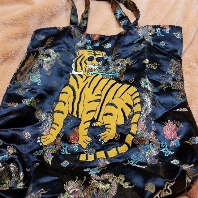 PUNYUS(プニュズ)のプニュズ　チャイナ柄　タイガー　刺繍トート レディースのバッグ(トートバッグ)の商品写真