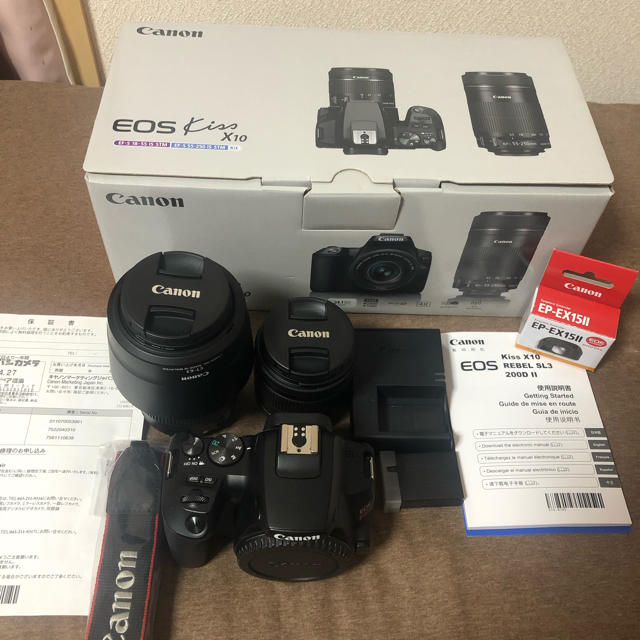 Canon(キヤノン)の美品 Canon EOS KISS X10 Wズームキット 保証書有 スマホ/家電/カメラのカメラ(デジタル一眼)の商品写真