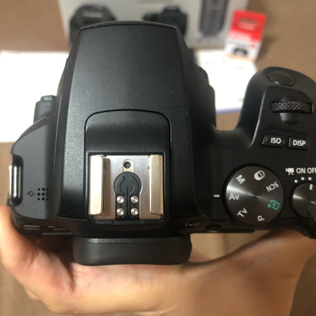 Canon(キヤノン)の美品 Canon EOS KISS X10 Wズームキット 保証書有 スマホ/家電/カメラのカメラ(デジタル一眼)の商品写真