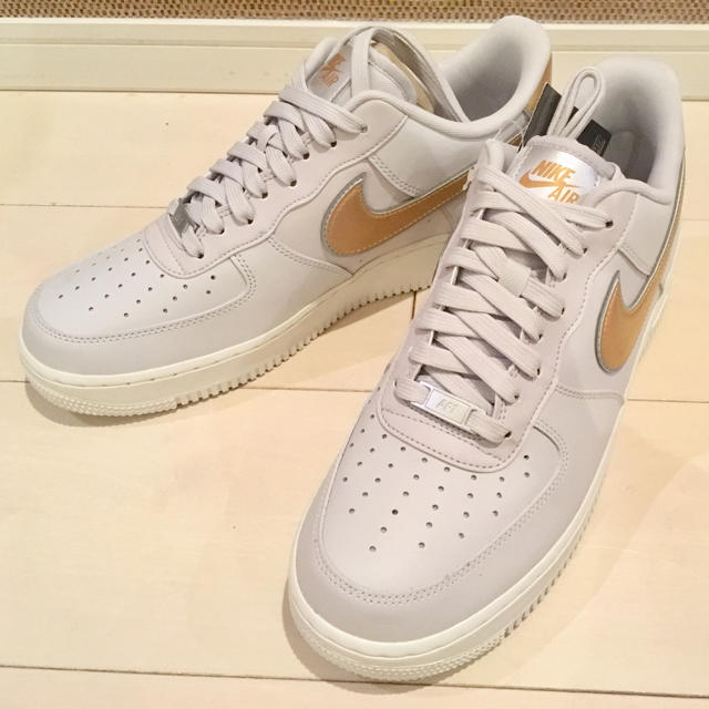 NIKE WMNS AIRFORCE1 ナイキエアフォース1 メタリックゴールド靴/シューズ